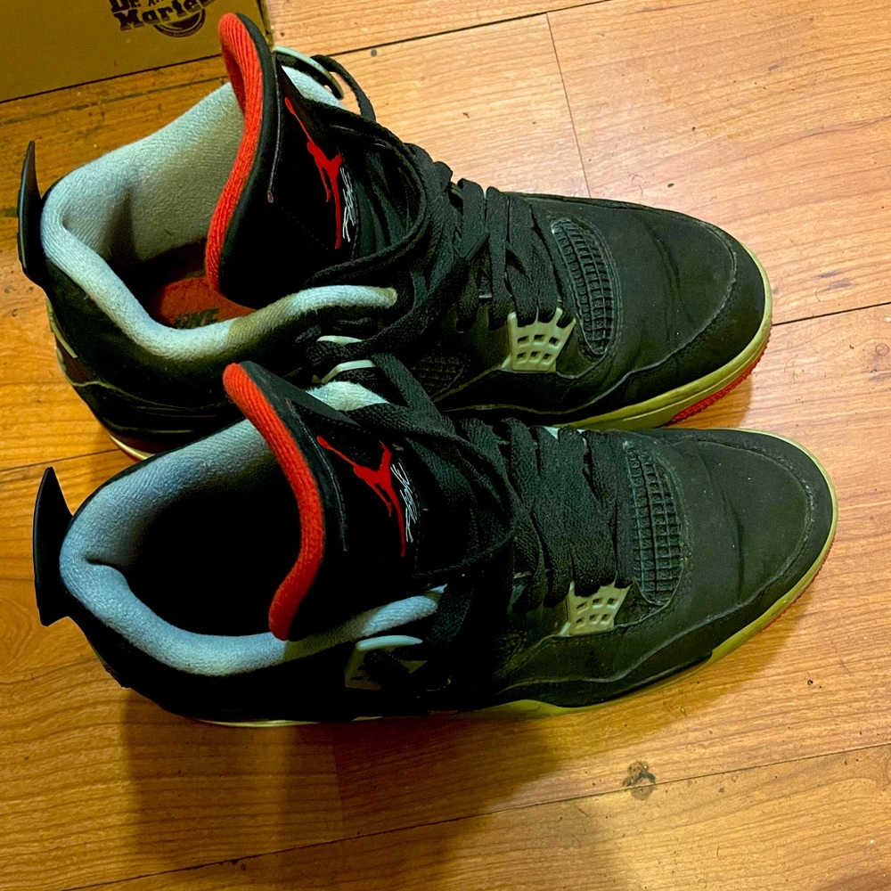 Jordan bred 4s.